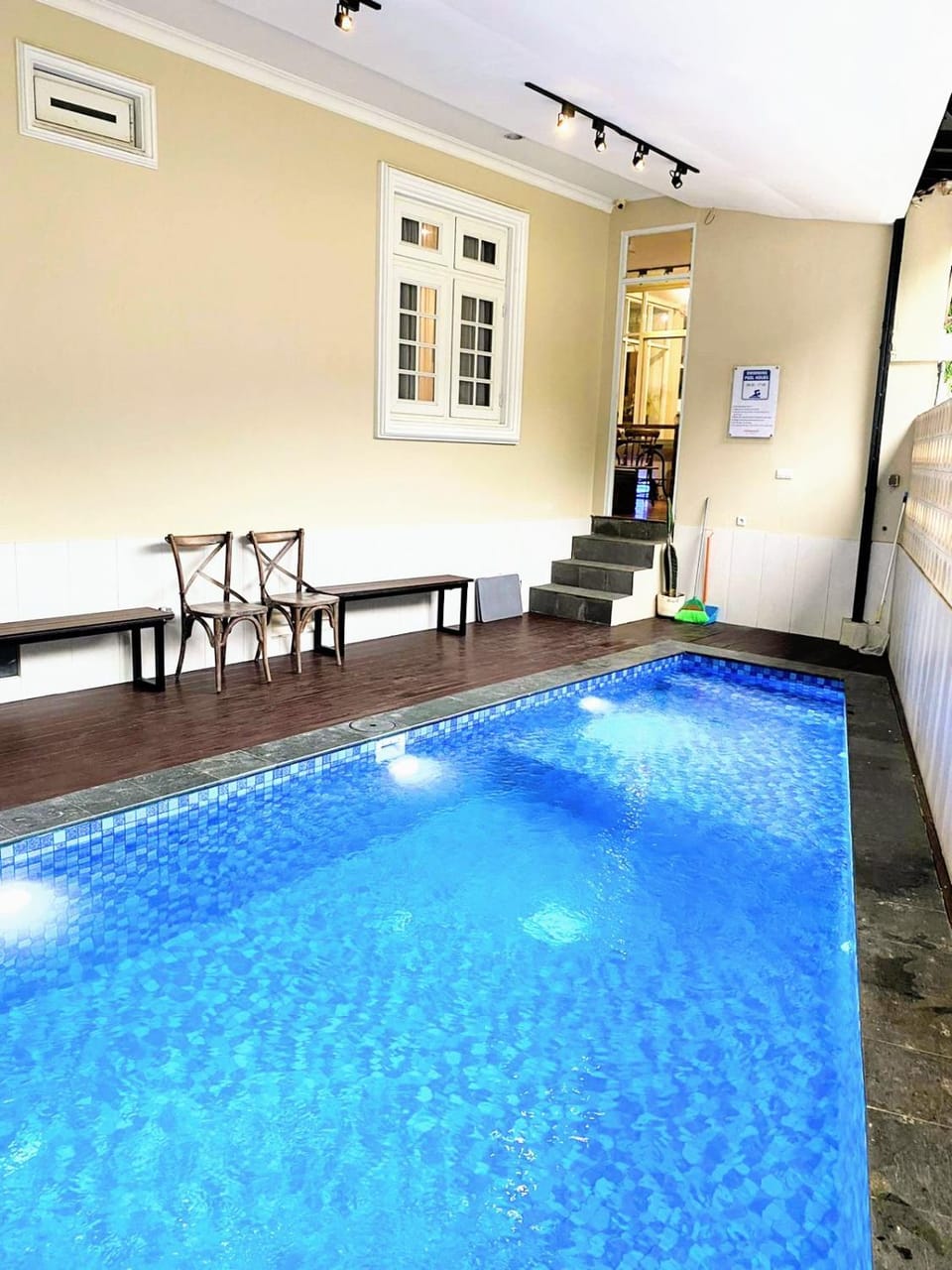 Swimming pool