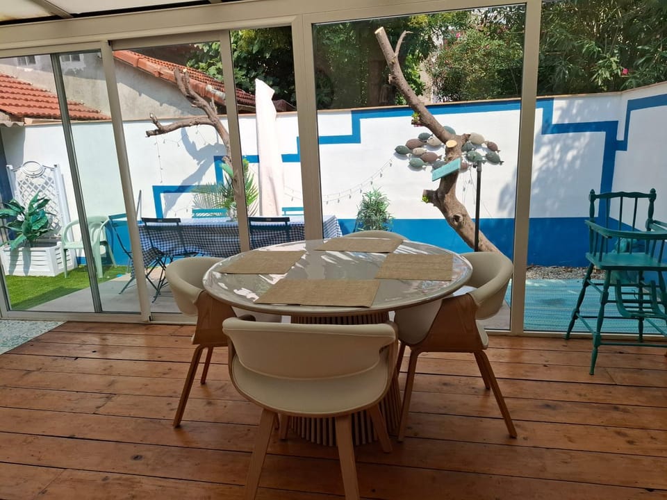 Sète centre - maison de vacances - 2 chambres - 4 personnes - 60 m2 avec parking gratuit privé, wifi et clim House in Occitanie