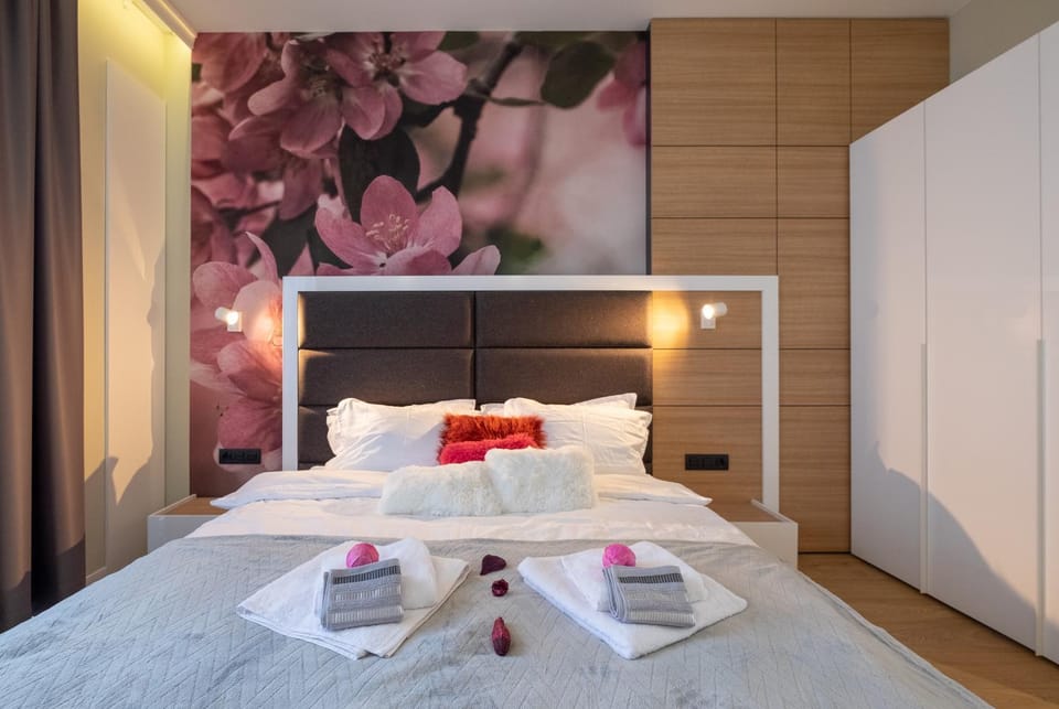 Bed, Photo of the whole room, Bedroom, towels, wardrobe