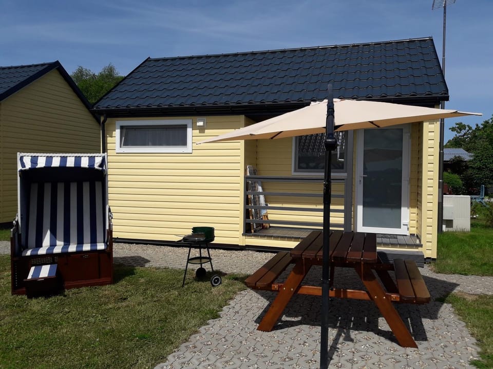 Property building, Patio, Spring, Day, BBQ facilities, Garden, sunbed
