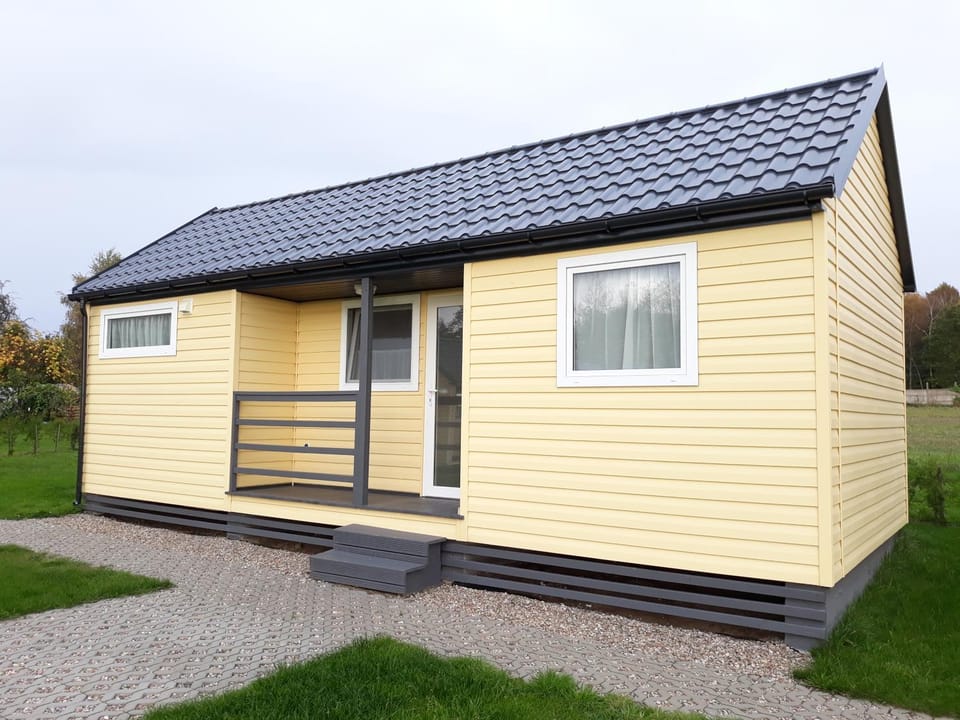 Property building, Facade/entrance, Day, BBQ facilities, Balcony/Terrace