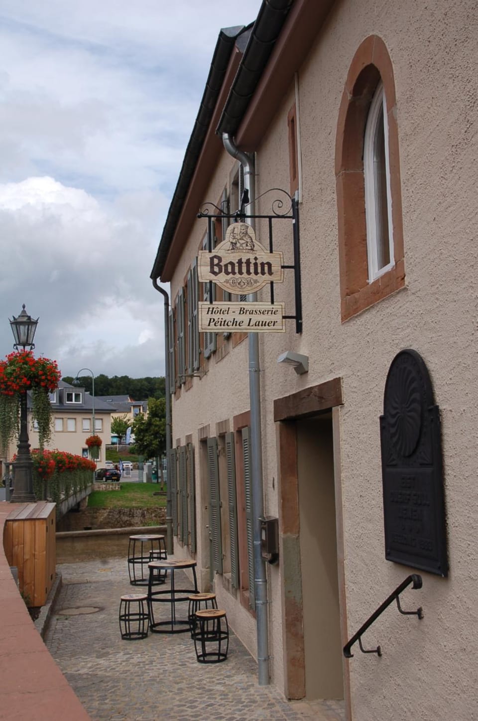 Restaurant/places to eat, Facade/entrance, Property logo or sign