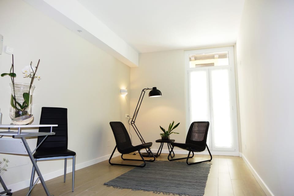 Day, Seating area