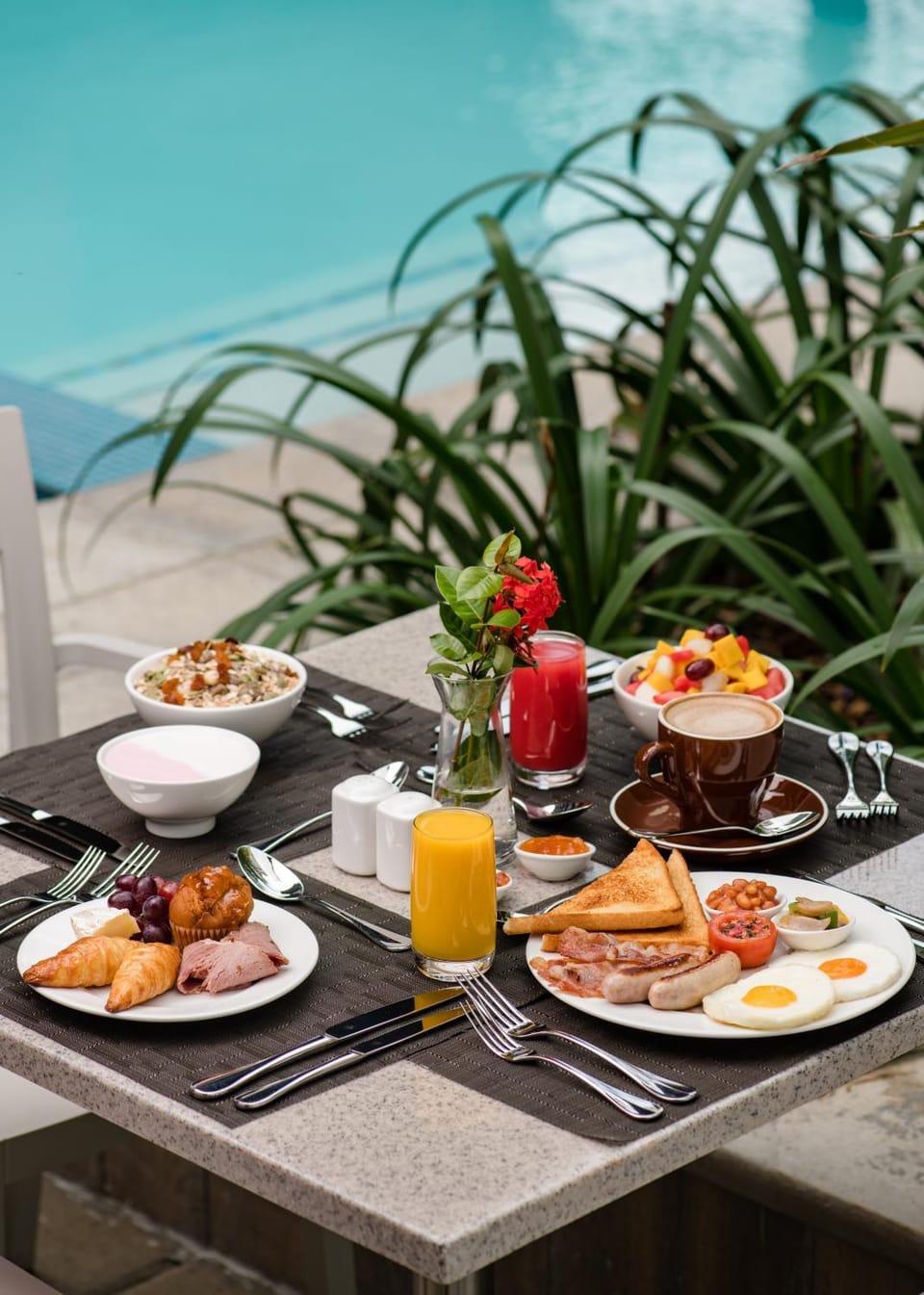 Restaurant/places to eat, Food and drinks, Swimming pool, Breakfast, Buffet breakfast