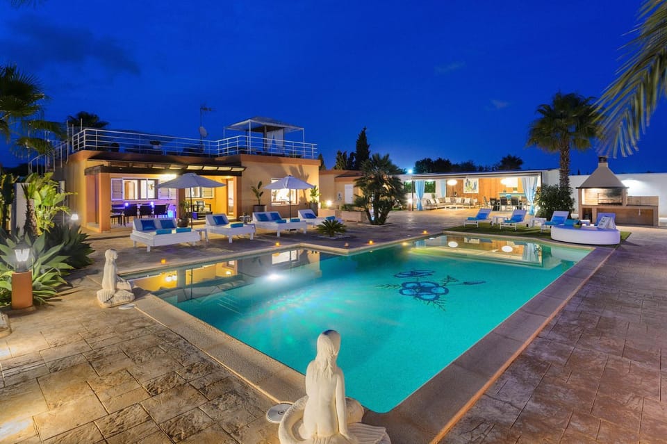 Off site, BBQ facilities, Pool view, Swimming pool, Swimming pool
