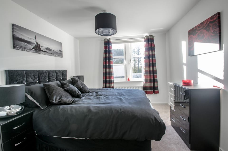 Orange Apartments Polmuir Gardens Only 7 minutes to City Centre Apartment in Aberdeen