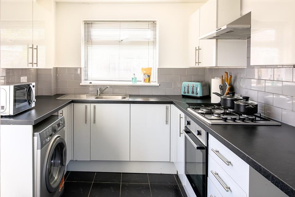 Kitchen or kitchenette, oven, stove, toaster, washing machine