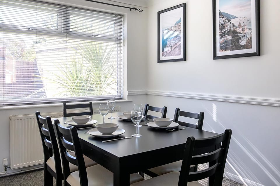 Seating area, Dining area
