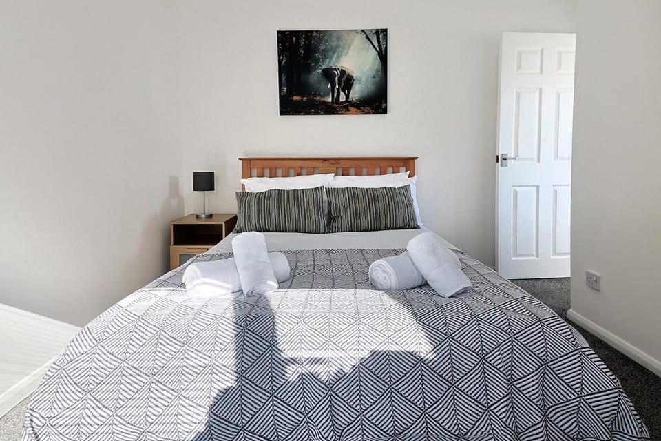 Bed, Photo of the whole room, Bedroom