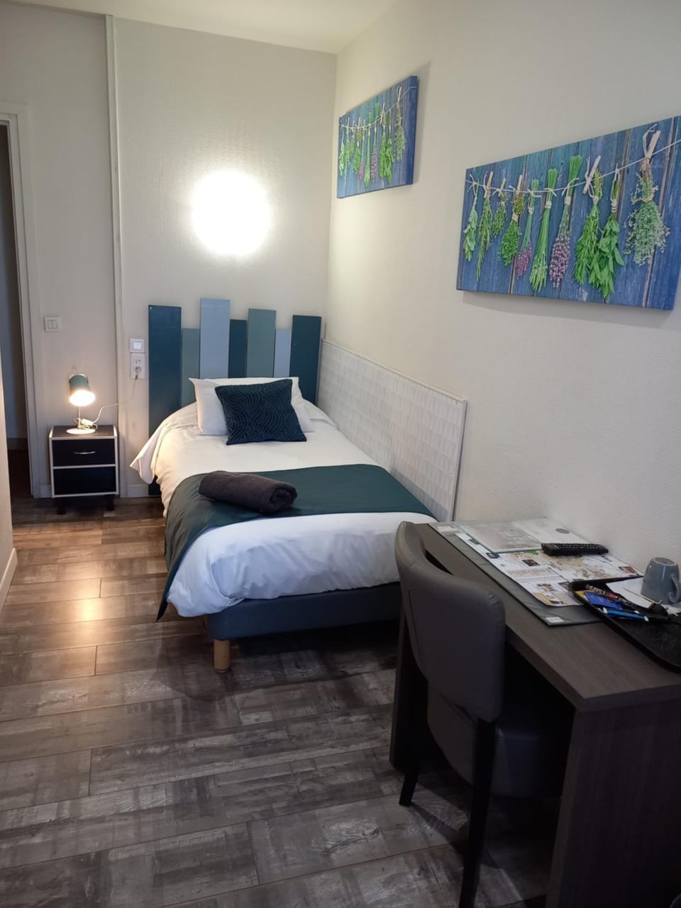 Photo of the whole room