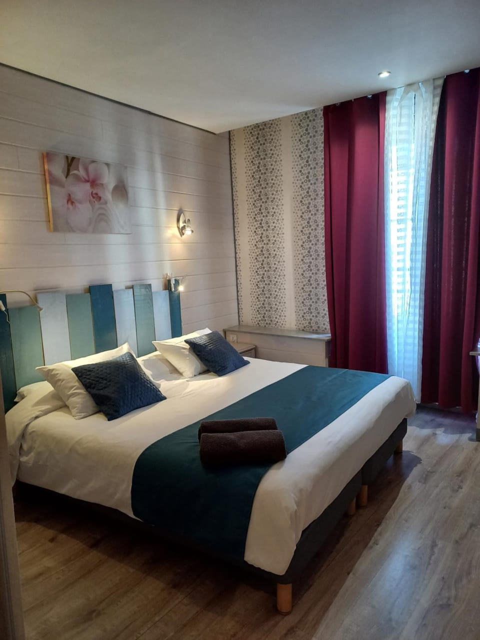Photo of the whole room