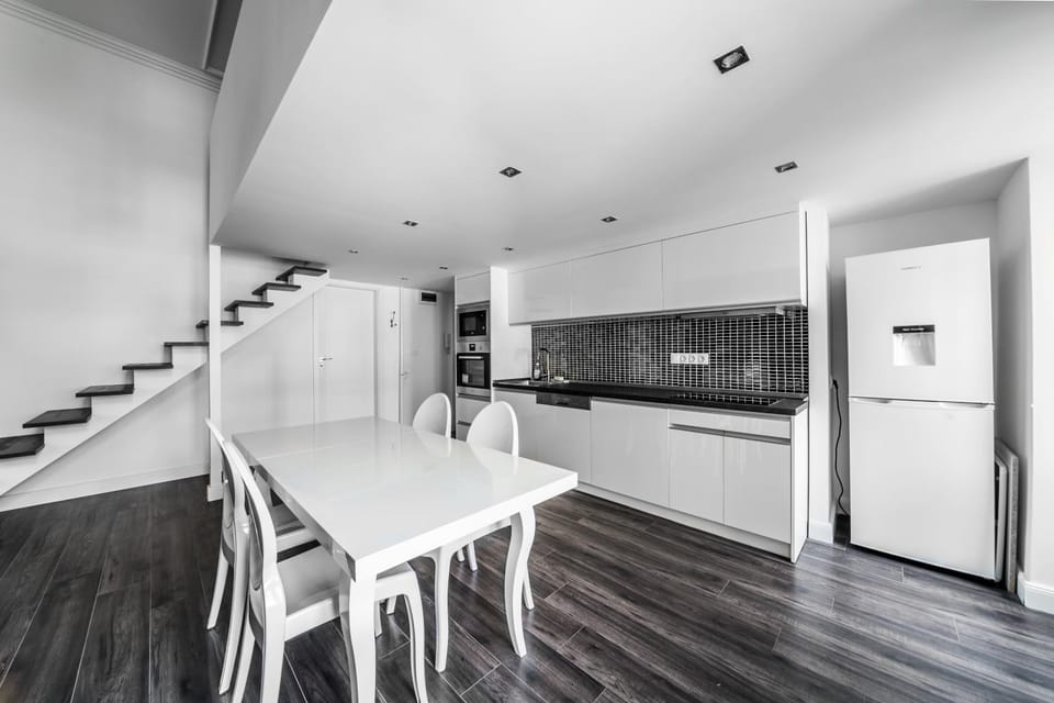 Kitchen or kitchenette, Dining area, stove
