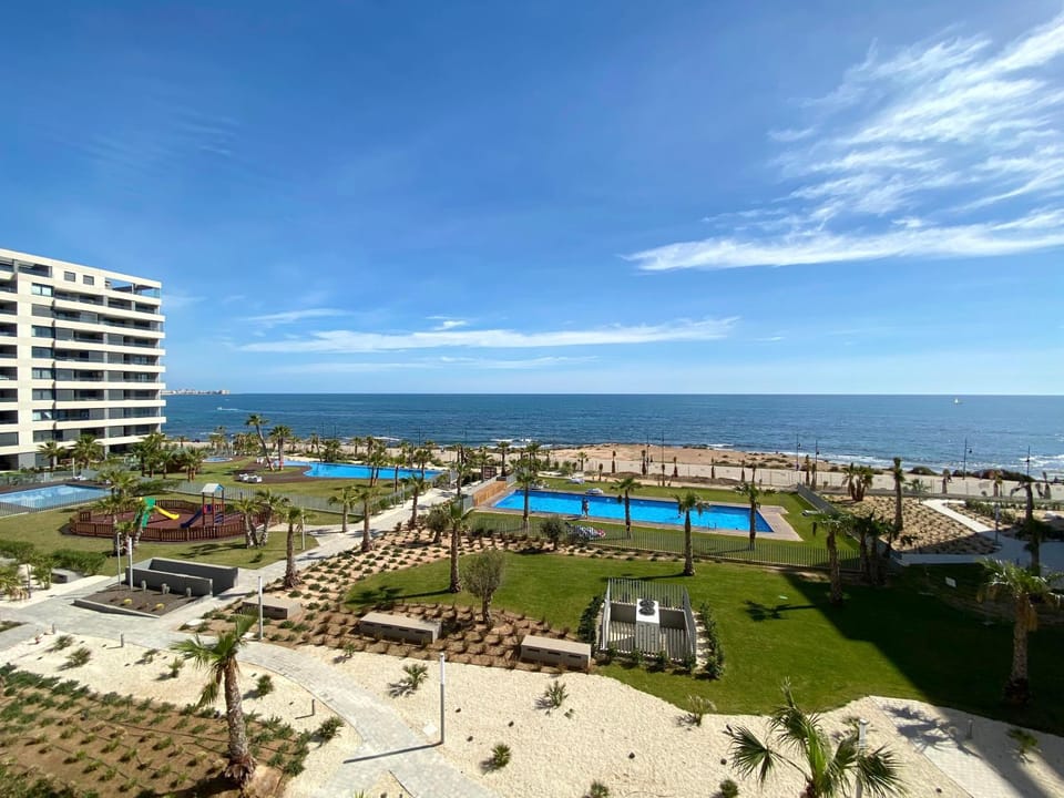 Pool view, Sea view