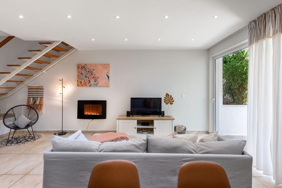 TV and multimedia, Living room, flat iron