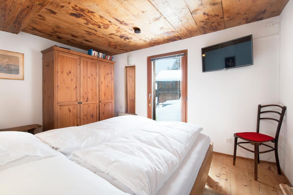 Toilet, Bathroom, TV and multimedia, Photo of the whole room, Bedroom, Garden view, Mountain view, Mountain view, Inner courtyard view, towels, wardrobe