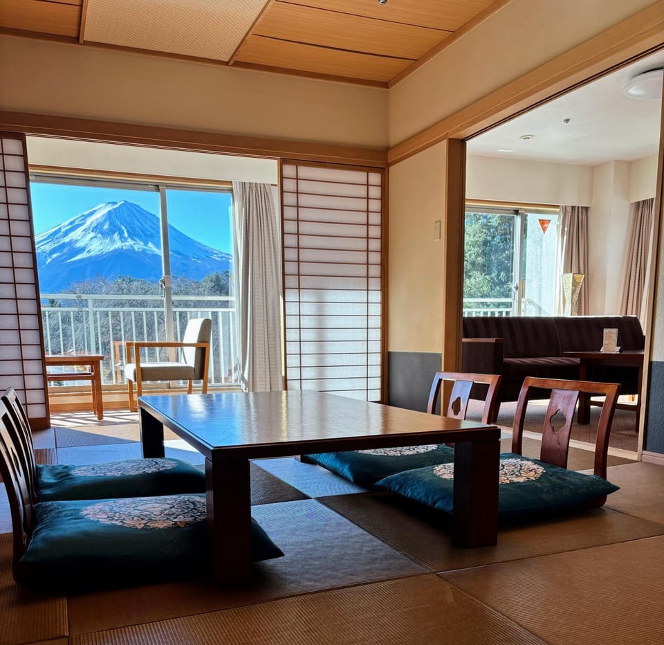 Natural landscape, Garden, Living room, Photo of the whole room, Mountain view