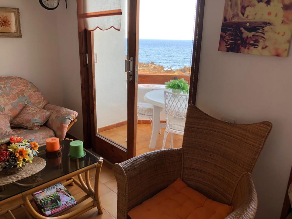 Balcony/Terrace, Living room, Seating area, Sea view