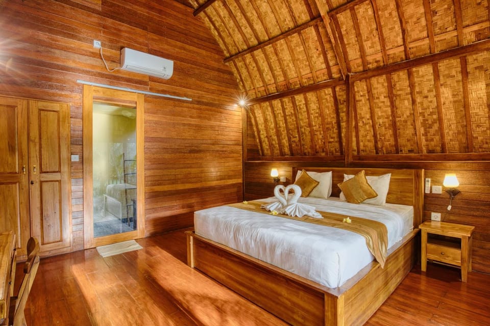 Bed, Photo of the whole room, Bedroom, towels, air conditioner