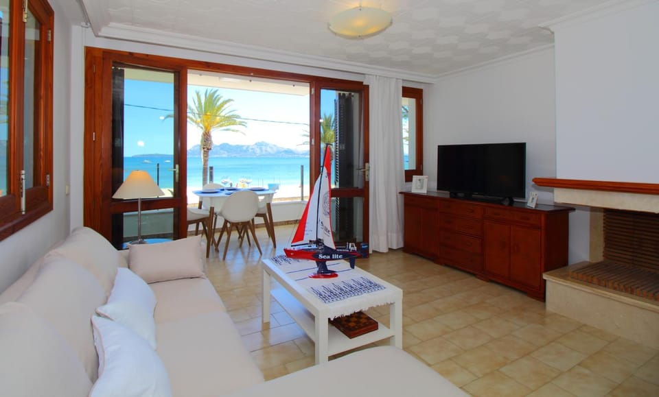 FAMILY SEAFRONT APT FANTASTIC SEAVIEW Apartment in Serra de Tramuntana