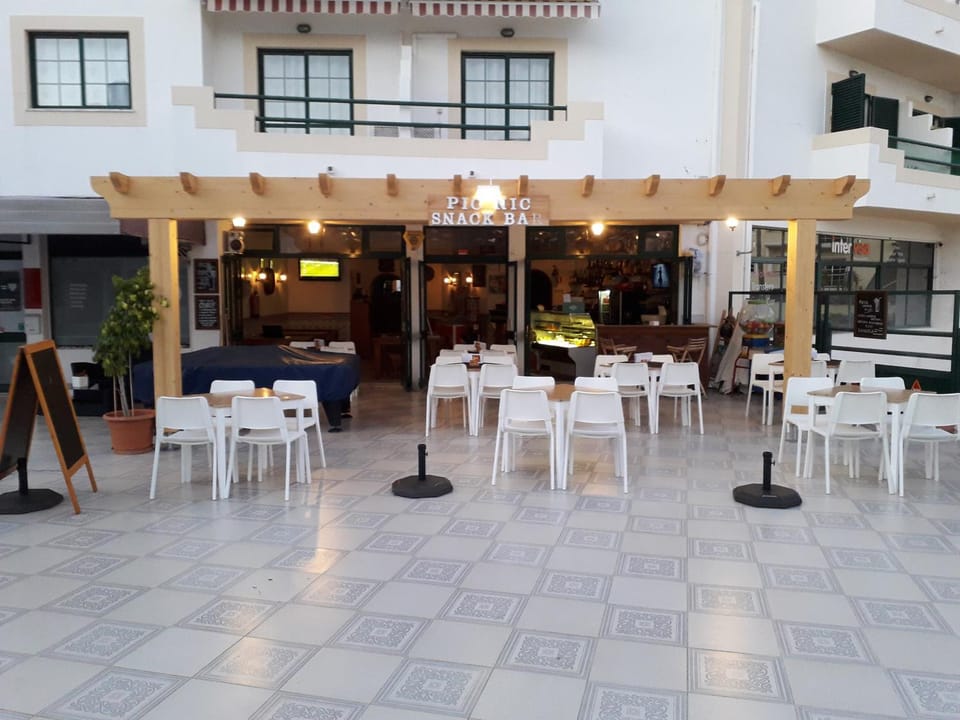 Lounge or bar, Continental breakfast, English/Irish breakfast, Lunch, Alcoholic drinks, Non alcoholic drinks