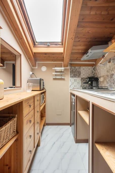 Kitchen or kitchenette, minibar, pet friendly, stove