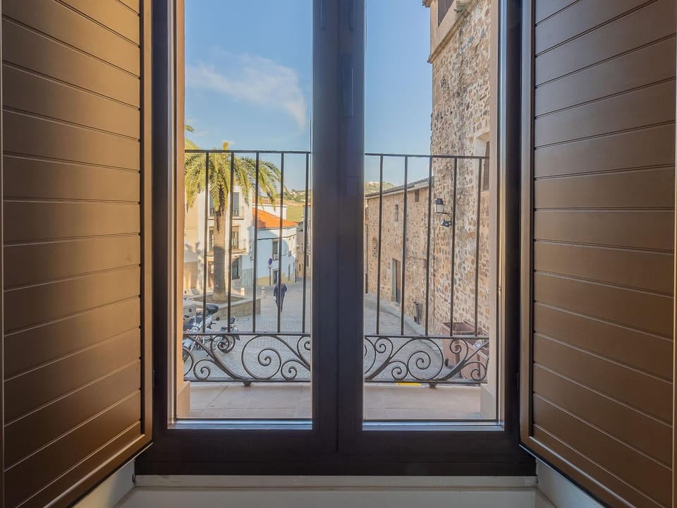 Day, View (from property/room), Balcony/Terrace, City view, Street view