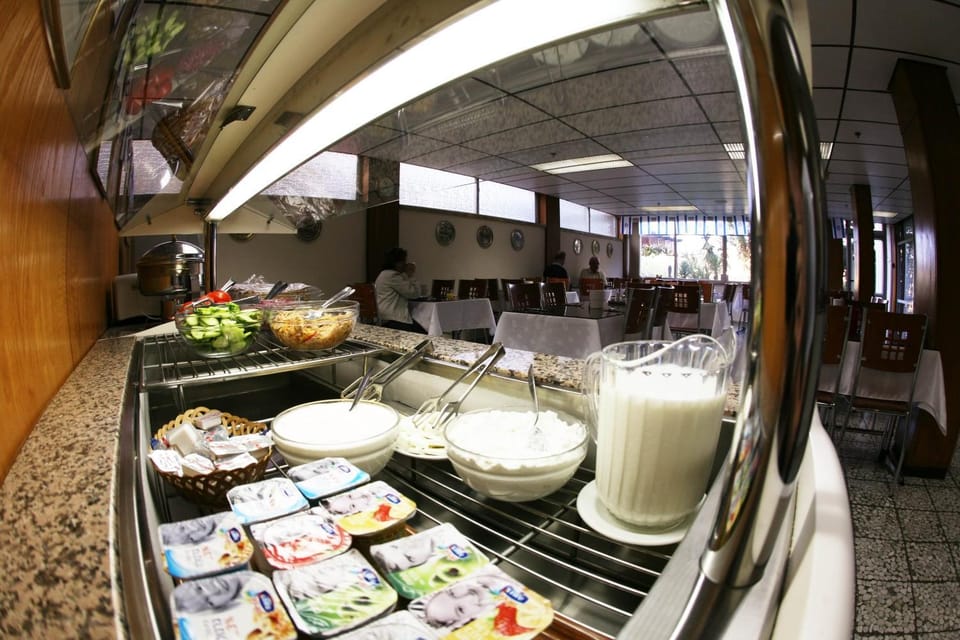 Restaurant/places to eat, Food