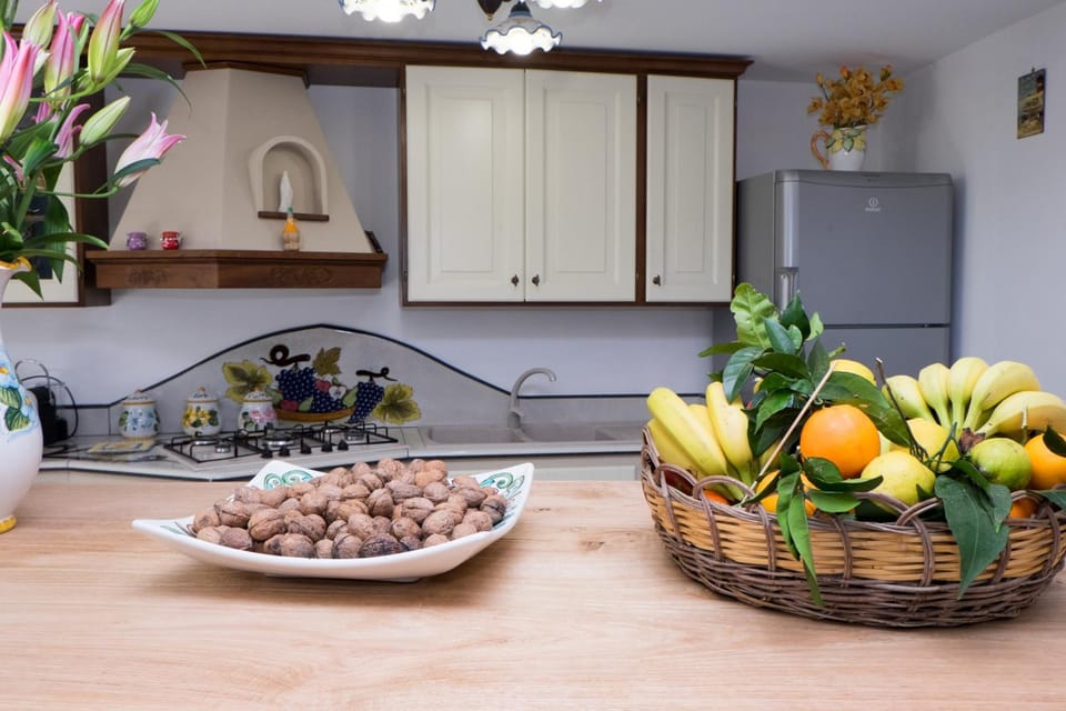 Communal kitchen, Food, Internal: Not applicable to any particular room