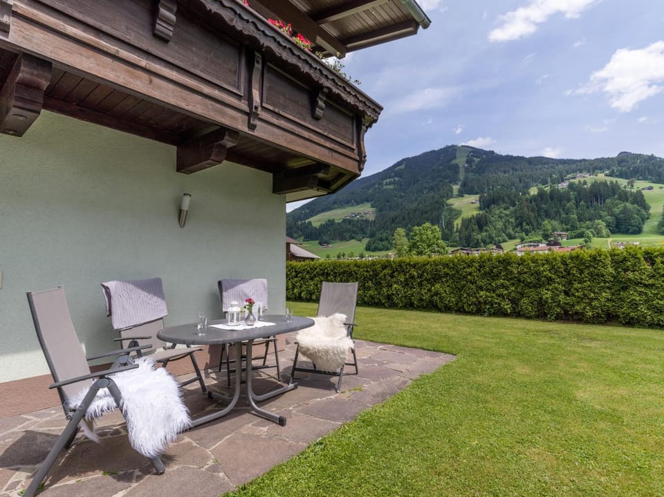Spring, Natural landscape, Garden, Balcony/Terrace, Dining area, Garden view, Mountain view