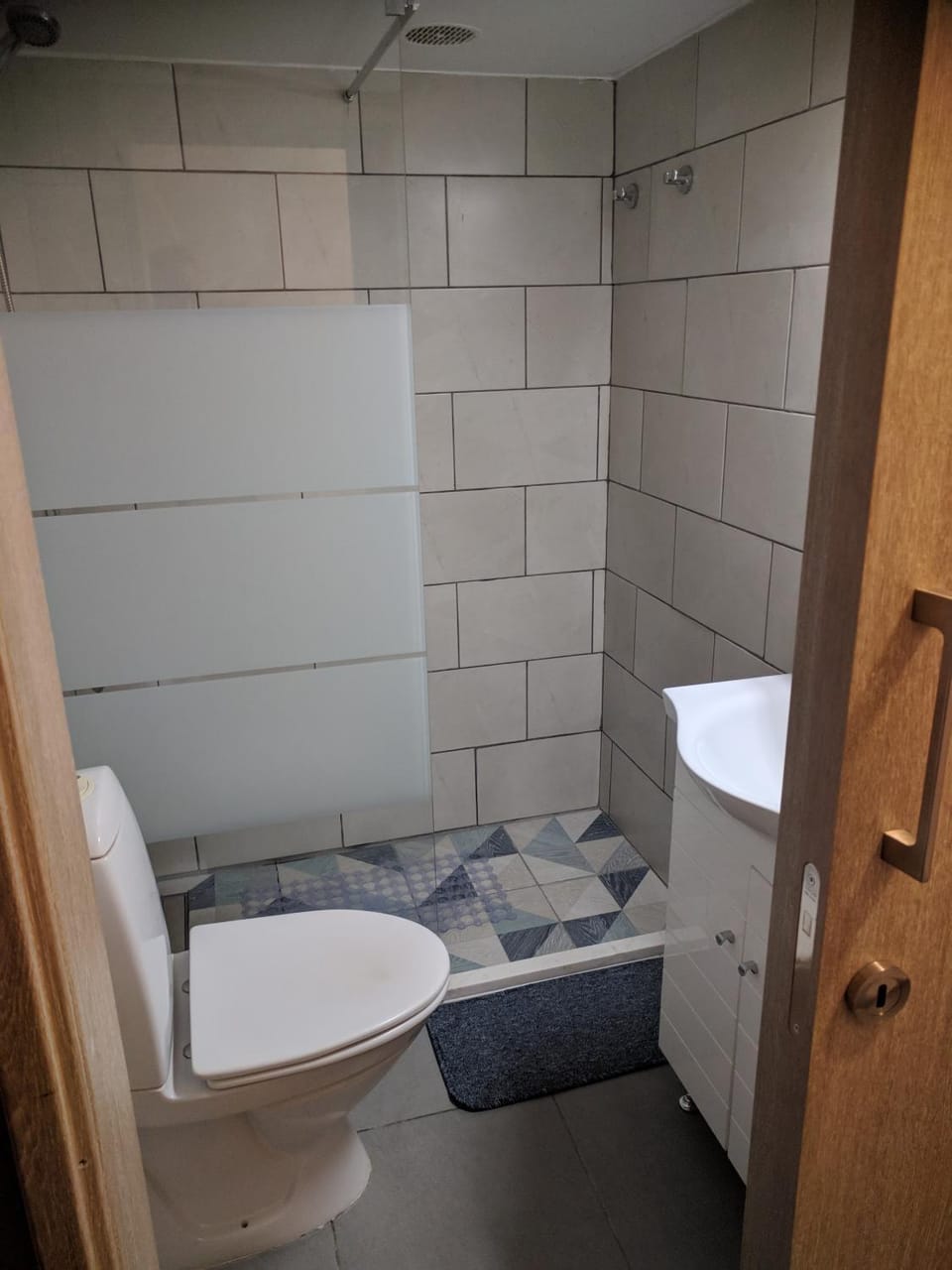 Shower, Toilet