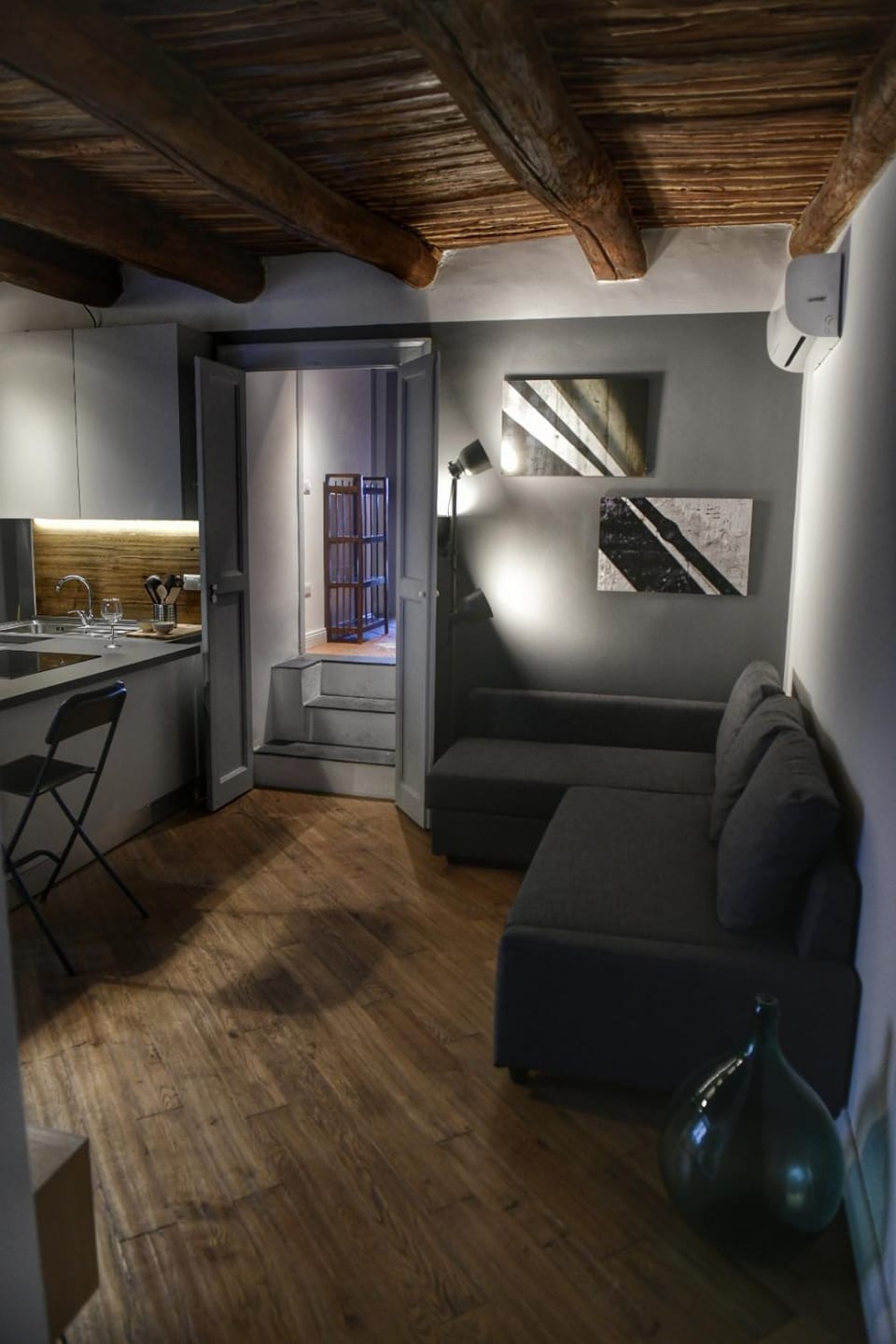 Bed, Living room