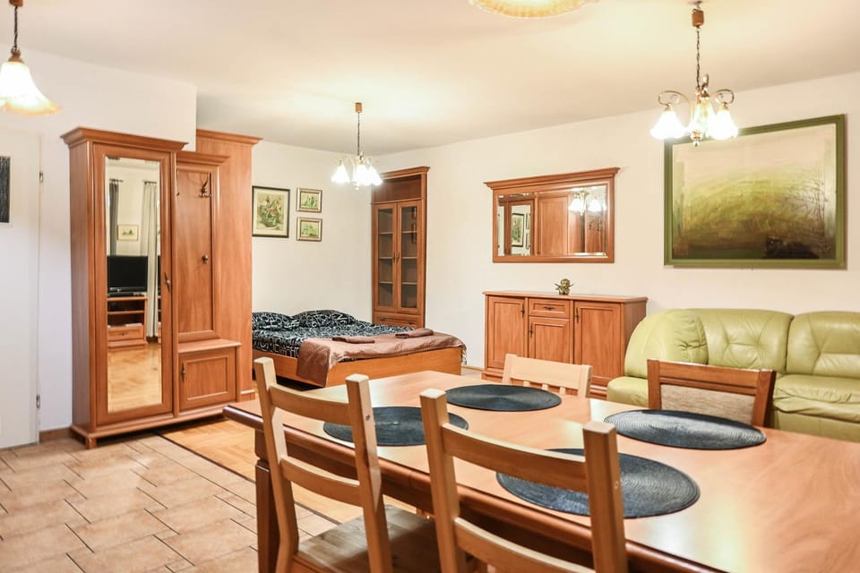 Bed, Living room, Seating area, Dining area, wardrobe