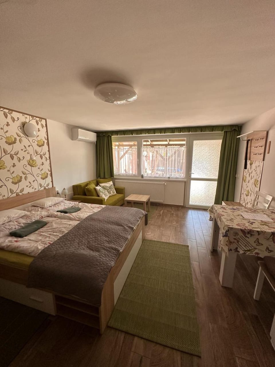 Photo of the whole room