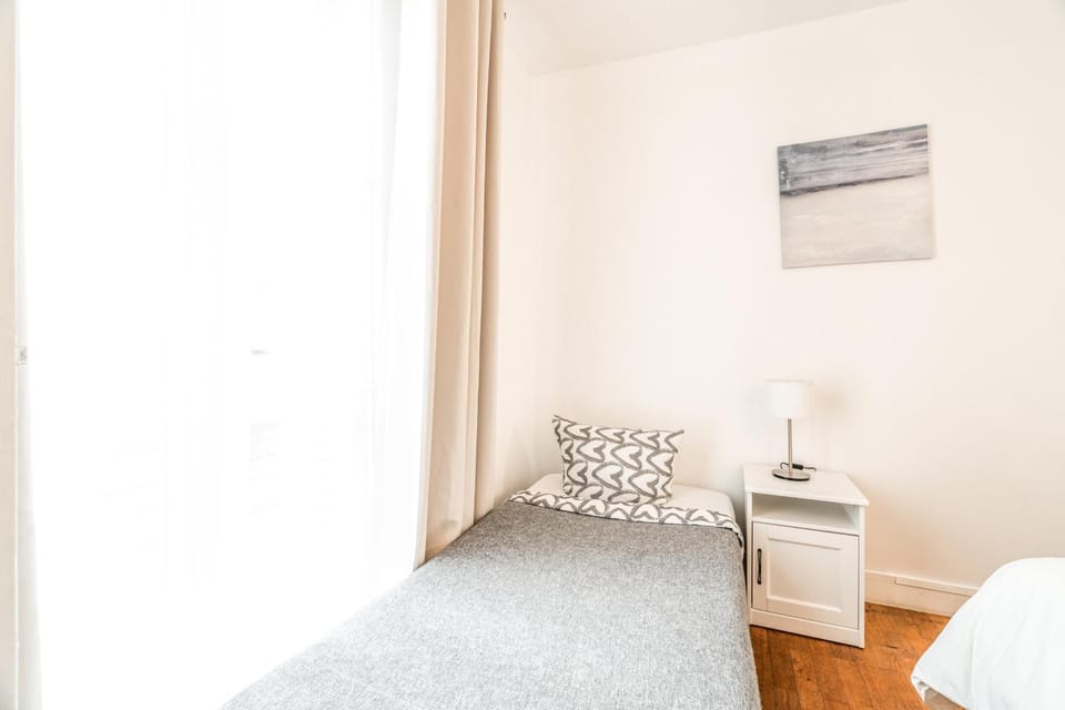Levis Charming Place Apartment in Paris
