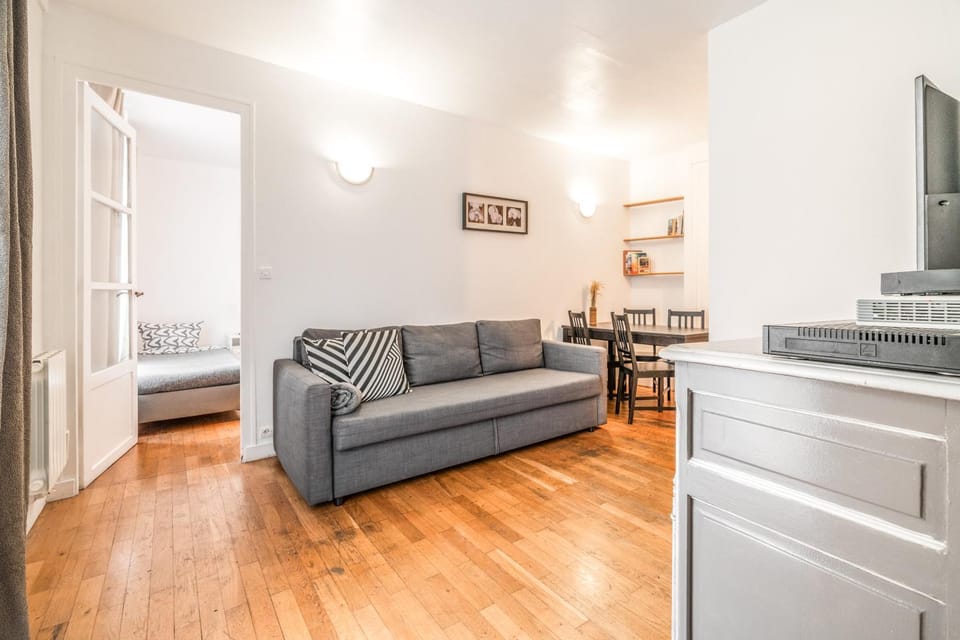 Levis Charming Place Apartment in Paris