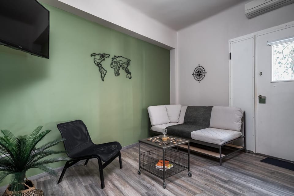 Library, Living room, Photo of the whole room, Decorative detail