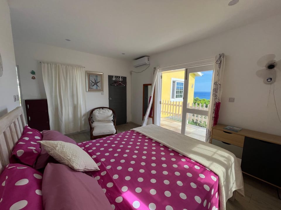 Bed, Photo of the whole room, Bedroom, air conditioner