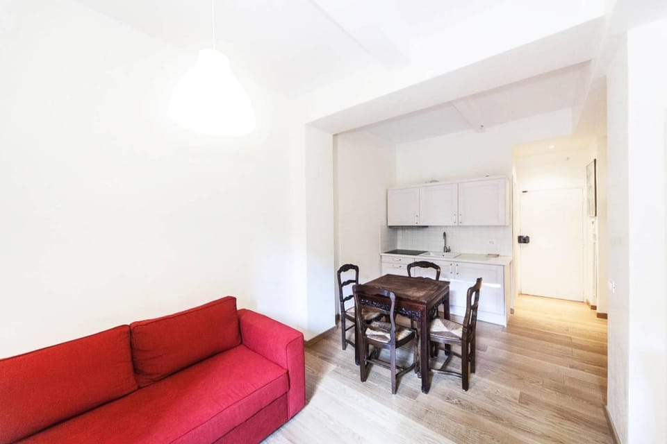 TV and multimedia, Kitchen or kitchenette, Living room, Seating area, Dining area