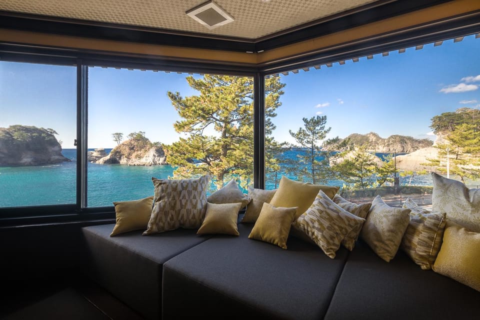 Restaurant/places to eat, Day, Natural landscape, View (from property/room), Photo of the whole room, Dining area, Sea view, Sea view
