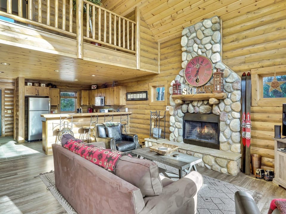 832 Mountain Cabin Cabin in Michigan