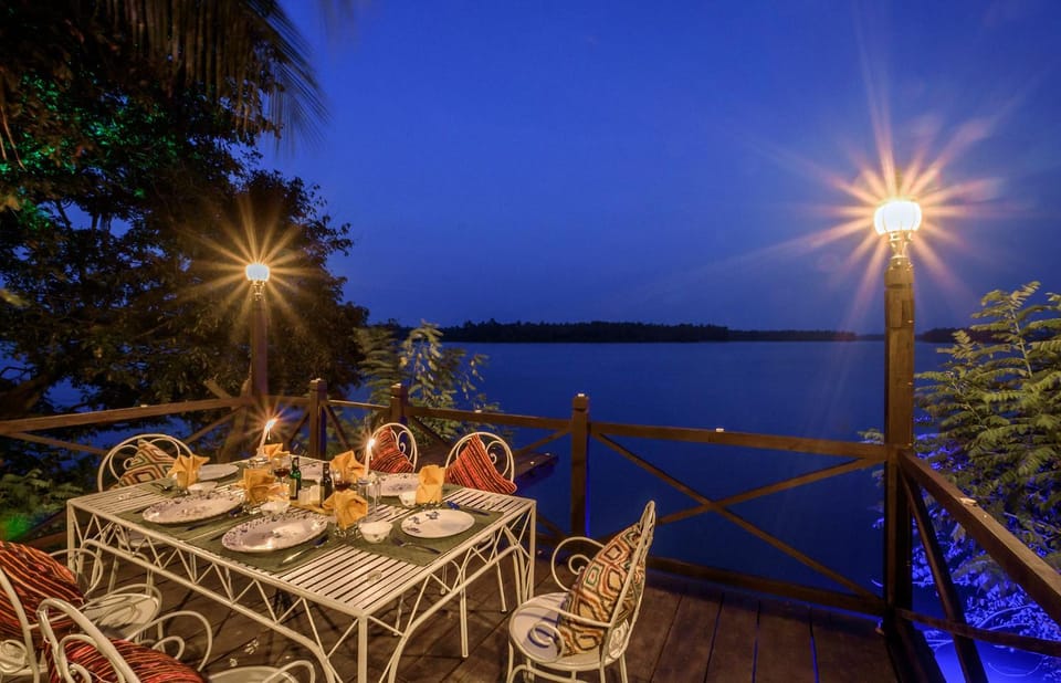 Patio, Natural landscape, View (from property/room), Balcony/Terrace, Food and drinks, Seating area, Dining area, Food, River view, Drinks