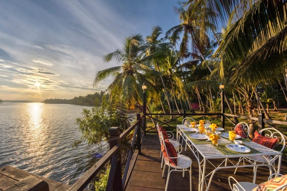 Day, Natural landscape, Garden, Balcony/Terrace, Food and drinks, Seating area, Dining area, Food, River view, Meals