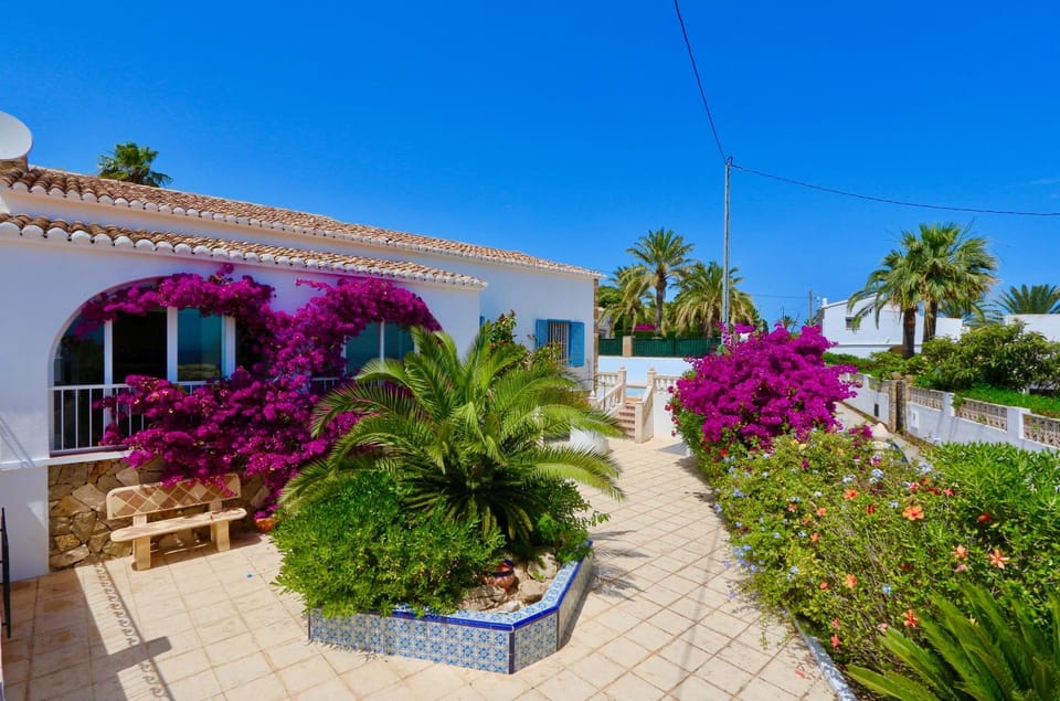 Patio, Day, Garden, Balcony/Terrace, Swimming pool