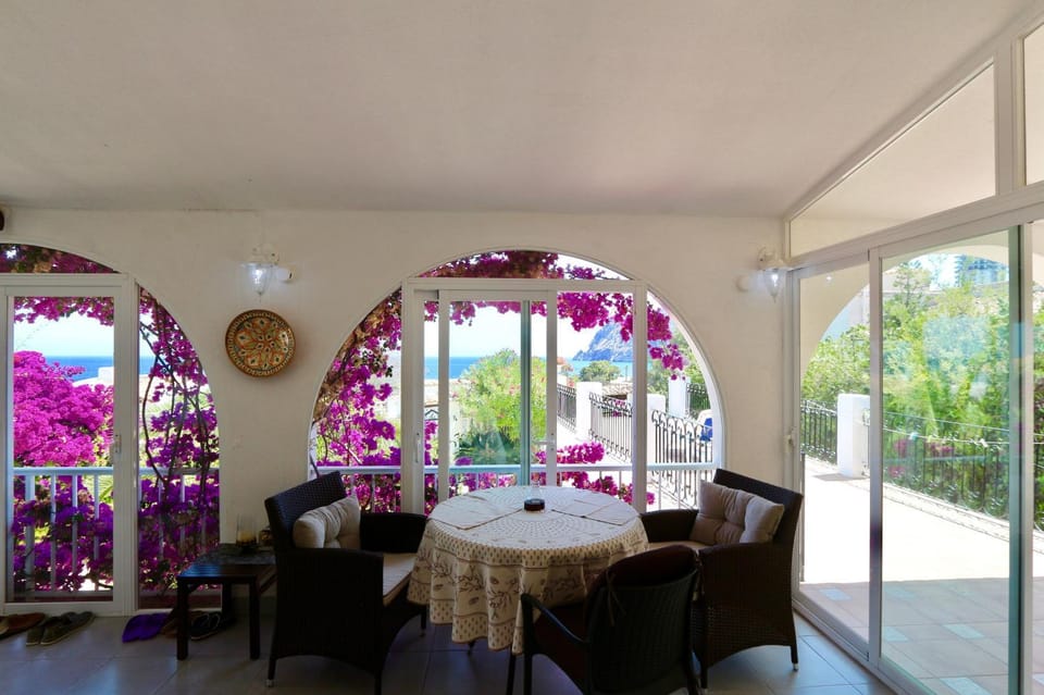 Patio, Nearby landmark, Garden, Balcony/Terrace, Seating area, Dining area, Sea view