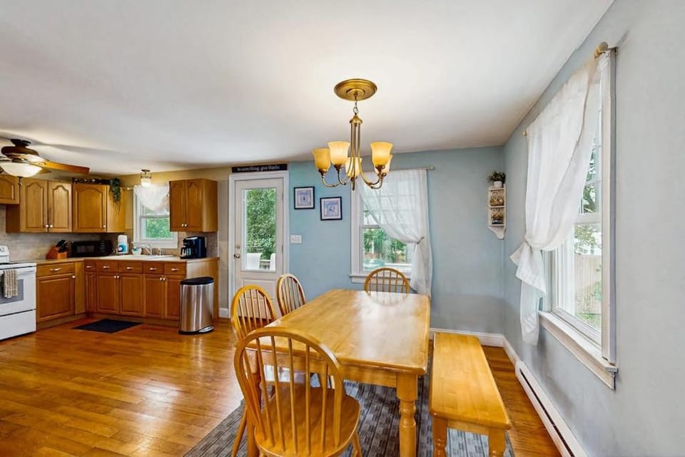 Winthrop Cottage House in Tisbury