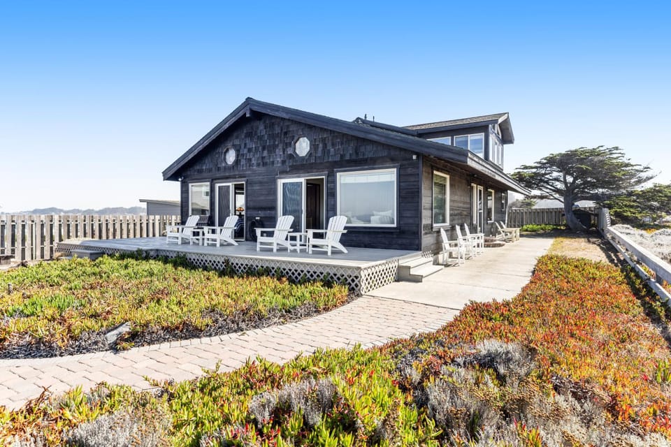 Oceanfront Sanctuary - Private Cove Deck Grill House in Mendocino County