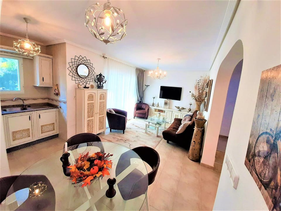 Photo of the whole room, Seating area, Dining area