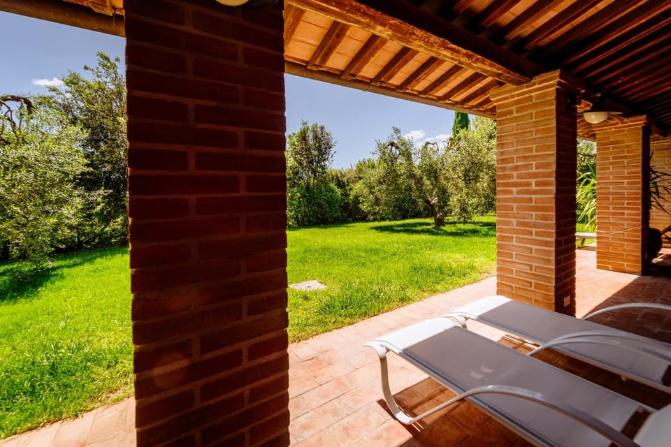 Bio Agriturismo Il Melograno di Banditella Ristorante Farm Stay in Tuscany
