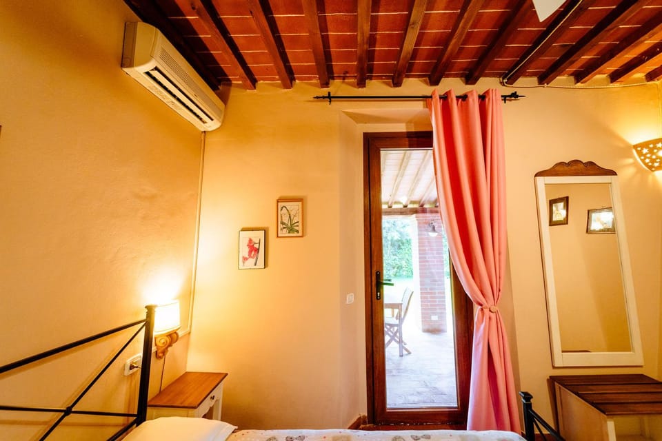 Bio Agriturismo Il Melograno di Banditella Ristorante Farm Stay in Tuscany
