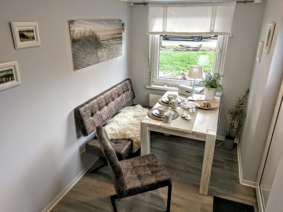 Seating area, Dining area